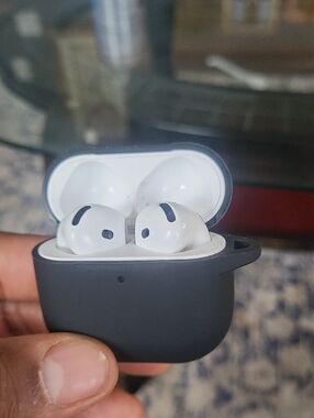 Wireless Earbuds in White with Black Case